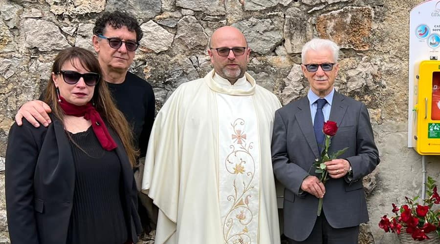 Posizionato un nuovo defibrillatore a San Magno: è il settimo grazie al progetto Fondi nel cuore
