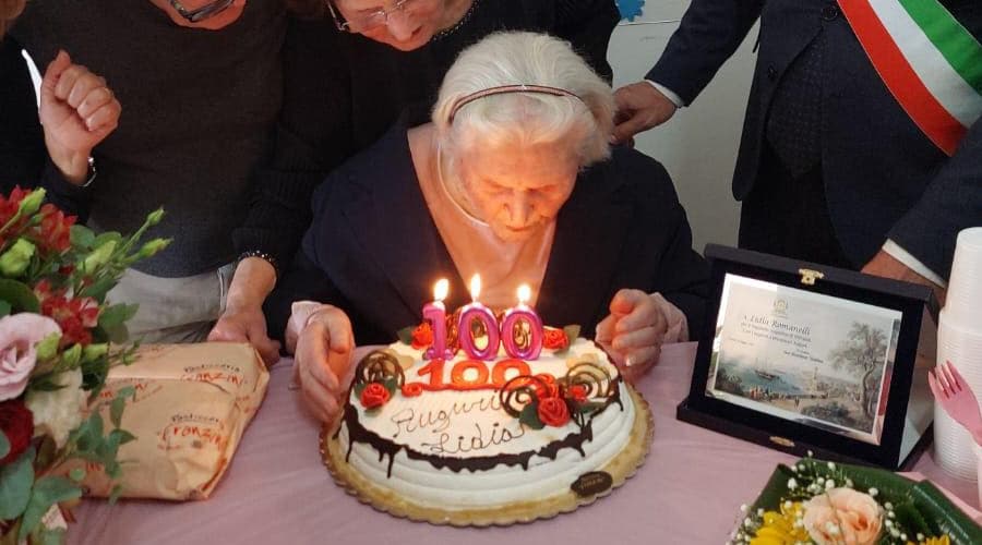Formia: Lidia Romanelli ha compiuto 100 anni. Gli auguri dell'Amministrazione Comunale