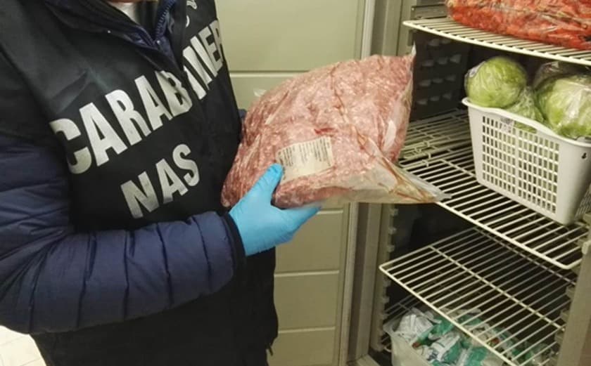 NAS, alimenti irregolari: in un anno sequestrati oltre 8.000 tonnellate