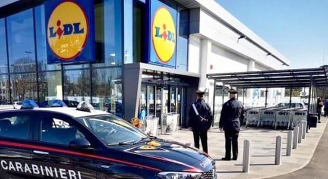 Formia, derubato un uomo all'esterno del Lidl con il metodo della ruota bucata