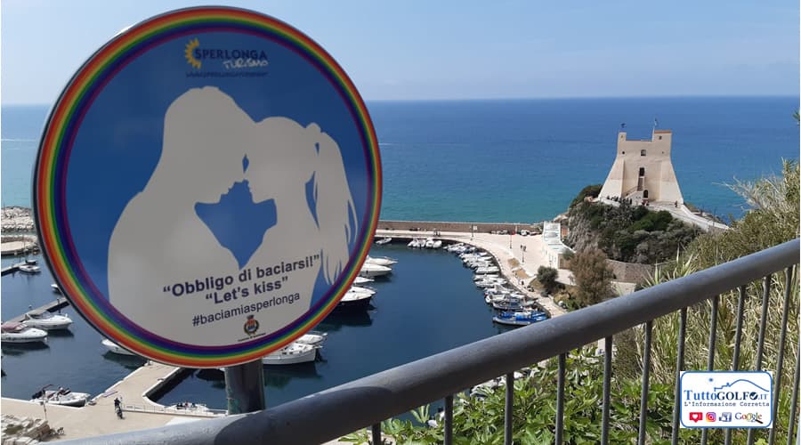 Dopo Sperlonga anche a Castelforte arriva il cartello "Obbligatorio baciarsi" … “con Amore”