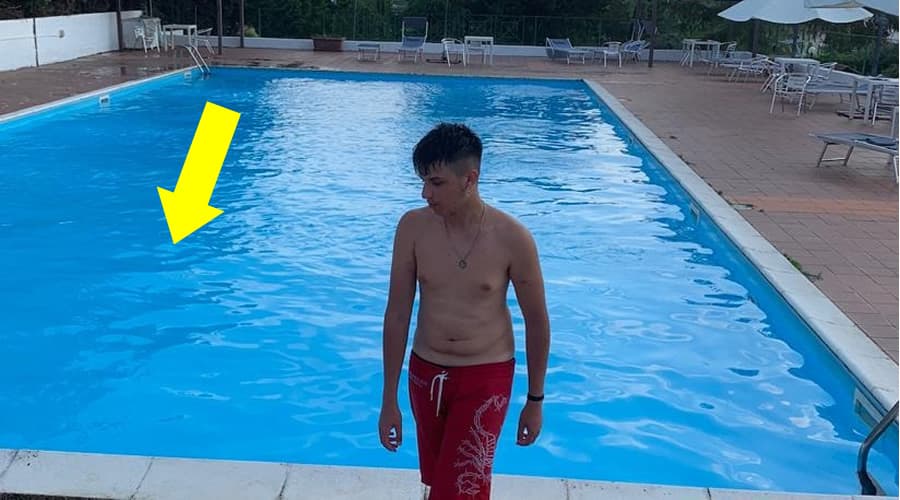 Bimbo rischia di annegare in piscina salvato dal bagnino Gabriele Sparagna