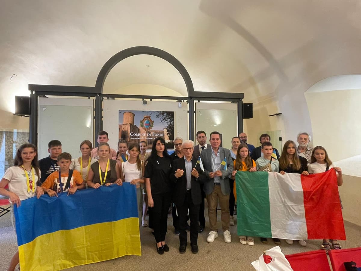 Calorosa accoglienza per un gruppo di ragazzi ucraini in vacanza a Fondi