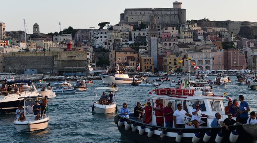 Gaeta è pronta per celebrare Maria Santissima di Porto Salvo; il dono personale del Sindaco Leccese