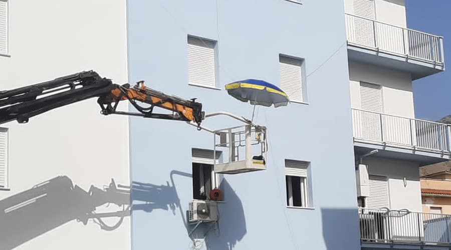 Formia: Un po' d'ombra per lavorare nella calura estiva