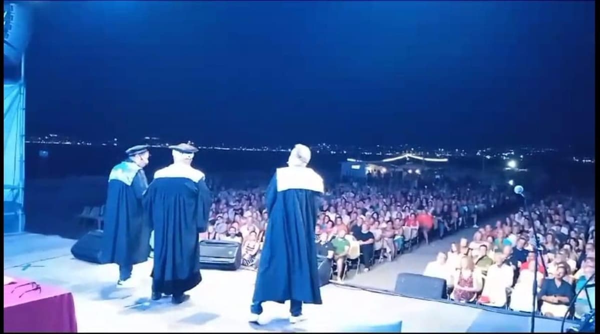 Formia: si succedono gli appuntamenti di successo all'Arena di Cicerone, anche il cabaret con "Lezioni di Napoletanità"