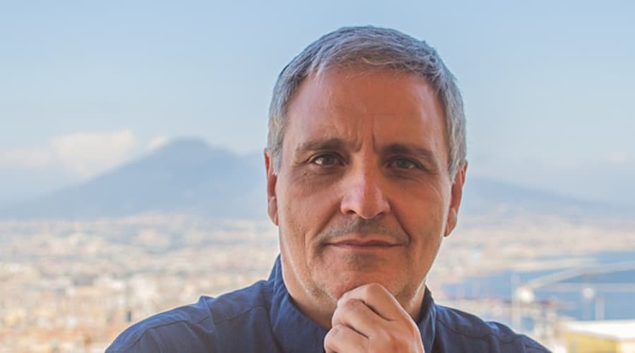 Lo scrittore Maurizio De Giovanni a Minturnae. Un viaggio tra le passioni ed i sogni della sua Napoli