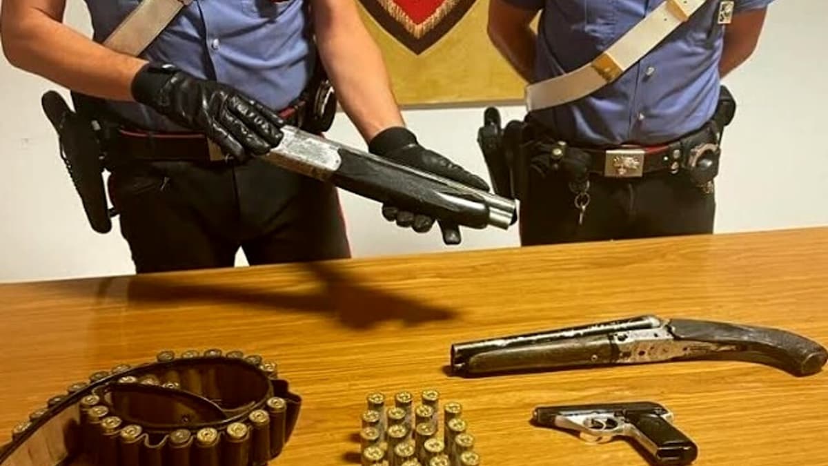 Arrestato per ricettazione e detenzione illegale di armi