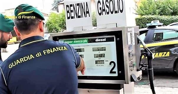 Guardia di Finanza di Formia e ADM Gaeta: sequestrati 15.000 litri di carburante adulterato