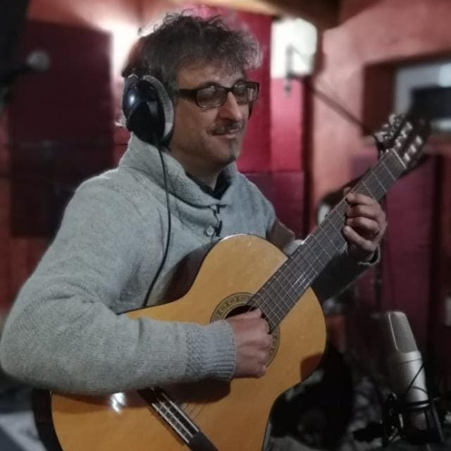 Gaeta: Massimo Burzi in finale al Festival della Rosa con una canzone inedita