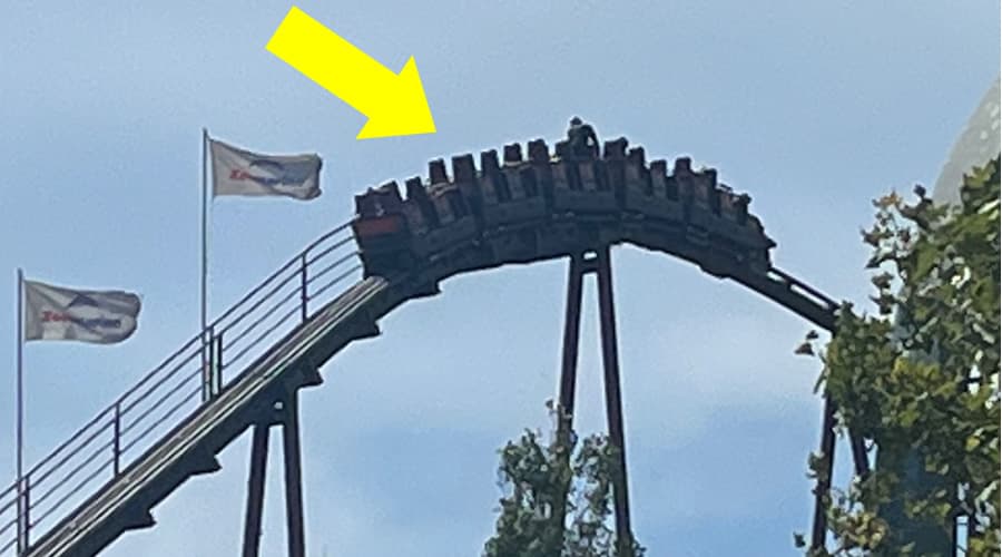 Nello Zoomarine sospesi nel vuoto sulle montagne russe. L'attrazione si è fermata per i rigidi protocolli di sicurezza