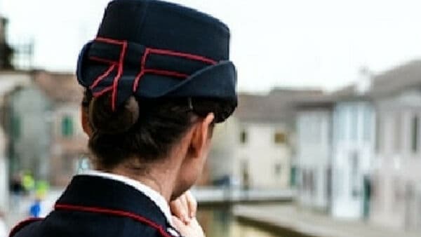 Lettera aperta di una carabiniera dopo aver letto un graffito dove era scritto "Odio la divisa"