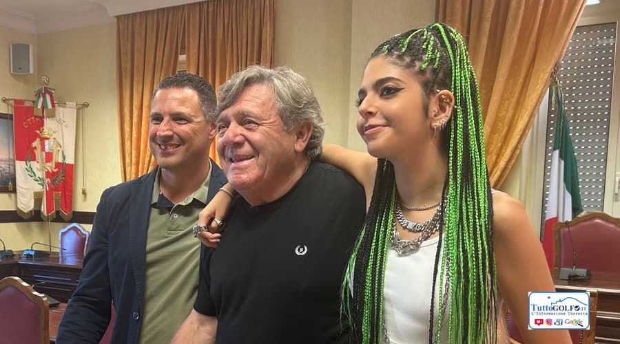 Cristian Leccese accoglie in Aula Consiliare Beppe Carletti, cofondatore e tastierista dei "Nomadi" e Camilla Pandozzi