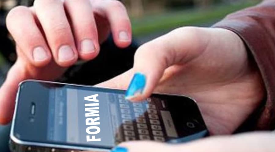 Strappa dalle mani di un formiano lo smartphone e scappa. Arrestato per furto con strappo. La vicenda