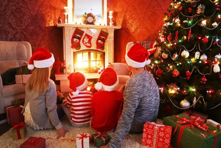Dalle palline di Natale particolari agli alberi appesi, ecco come addobbare la casa in modo originale