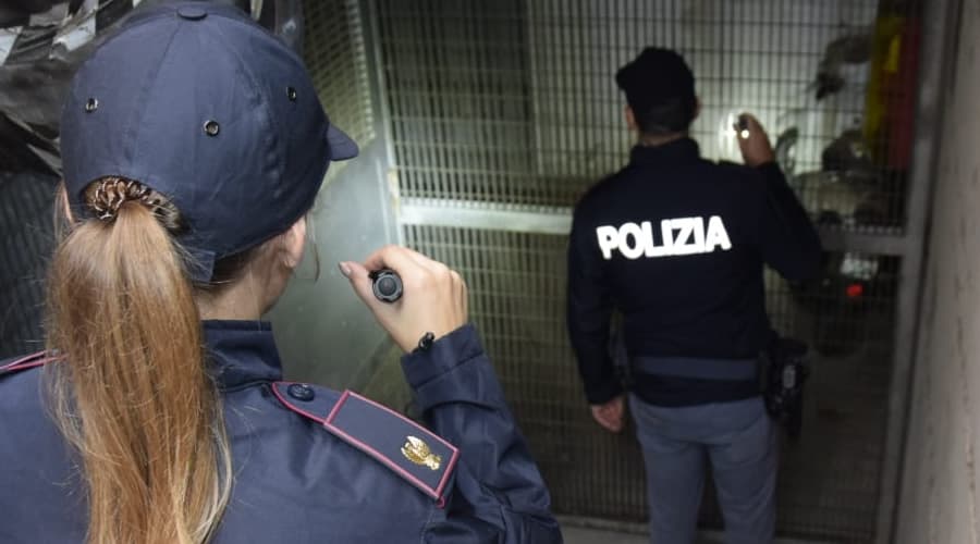 Polizia di Stato: controllo a pettine: identificate 179 persone, oltre 30 delle quali con pregiudizi di polizia