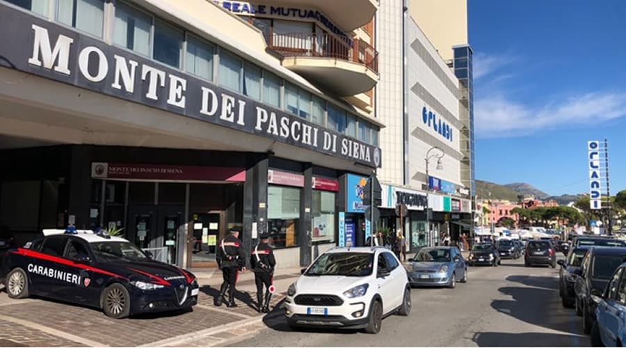 Formia - Tenta di rapinare il Trony sito al Centro Commerciale Orlandi. Arrestata una formiana di 28 anni