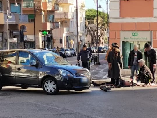 Gaeta: centauro in monopattino a terra
