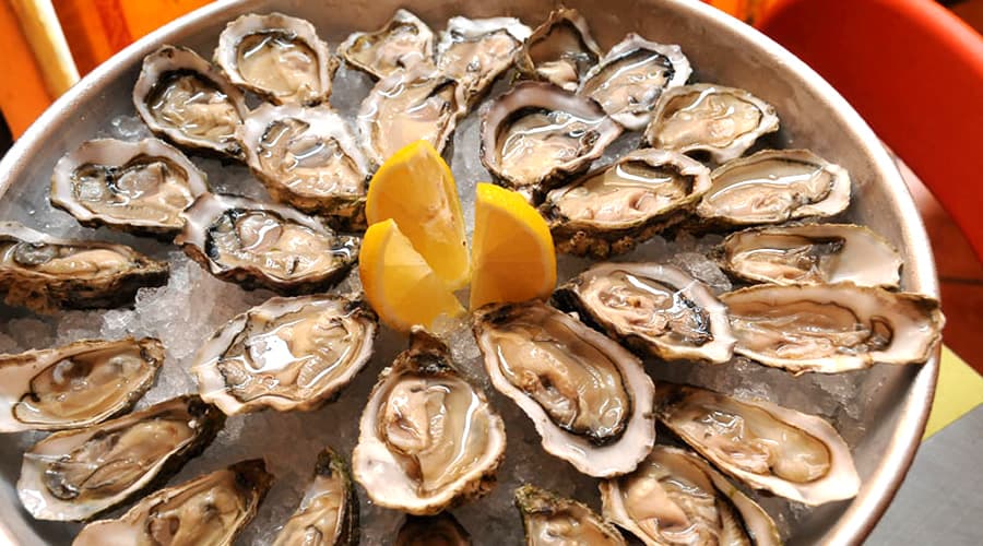 Stop alla vendita di ostriche a Capodanno in un luogo della Francia, "troppi intossicati"