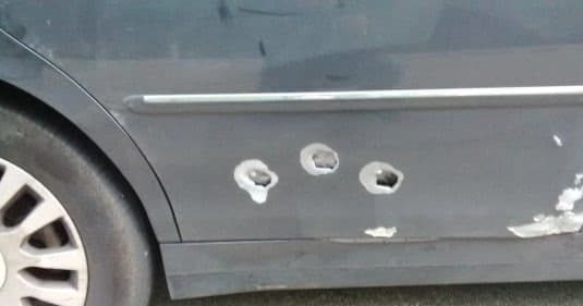 Spari contro un'auto di grossa cilindrata. Indagano i Carabinieri