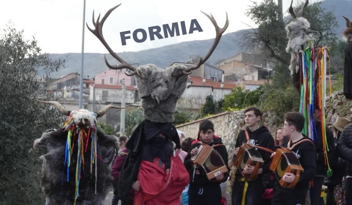 Formia: 𝐈 𝐒𝐮𝐦𝐦𝐞𝐮𝐫𝐢 𝐝𝐞𝐥 𝐂𝐚𝐫𝐧𝐞𝐯𝐚𝐥𝐞 𝐝𝐢 𝐓𝐫𝐢𝐯𝐢𝐨