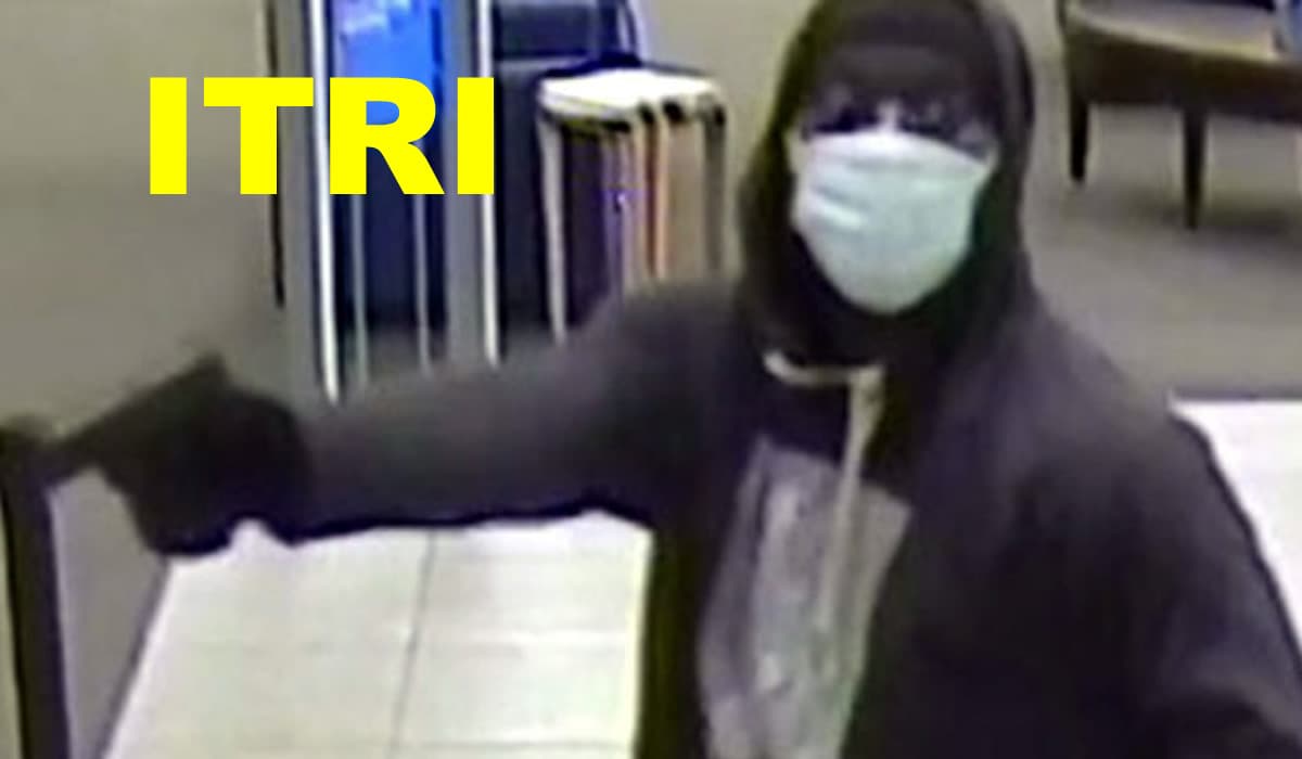 Itri, rapina a mano armata: punta la pistola al volto del negoziante ma si ferisce. La vicenda