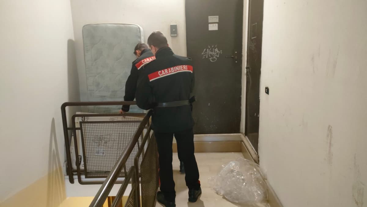Occupazione abusiva di immobile e danneggiamento. Accade in provincia di Latina