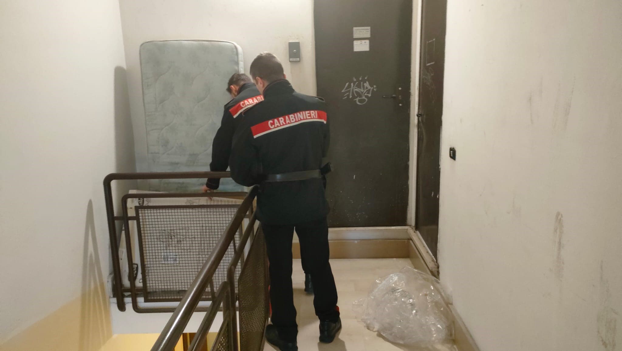 Occupazione abusiva di immobile e danneggiamento. Accade in provincia di Latina