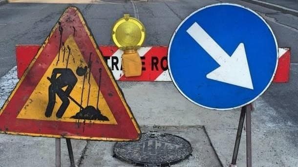 Esce dal tombino e l'auto lo investe: operaio al lavoro nel comune di Itri al pronto soccorso