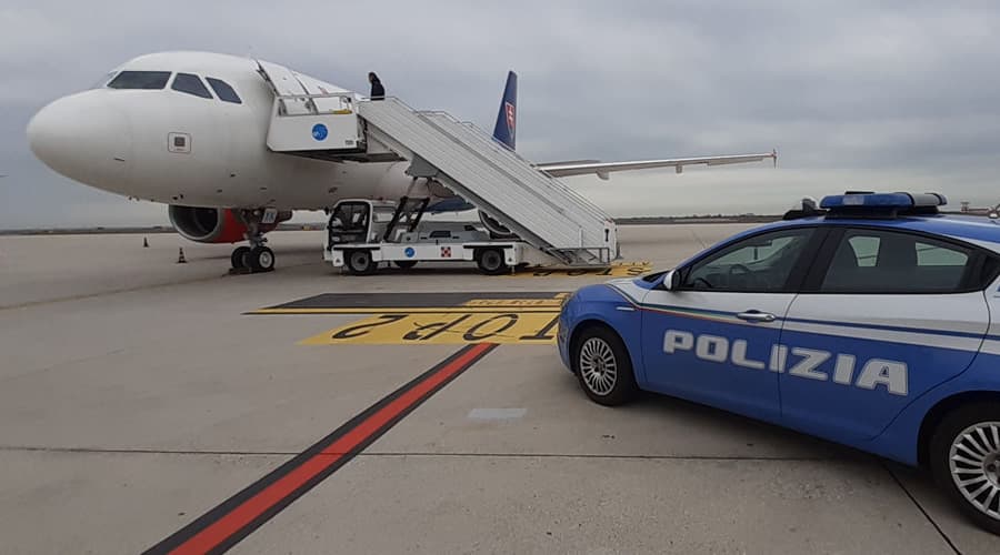 Rimpatriato un cittadino tunisino irregolare con precedenti per spaccio di droga