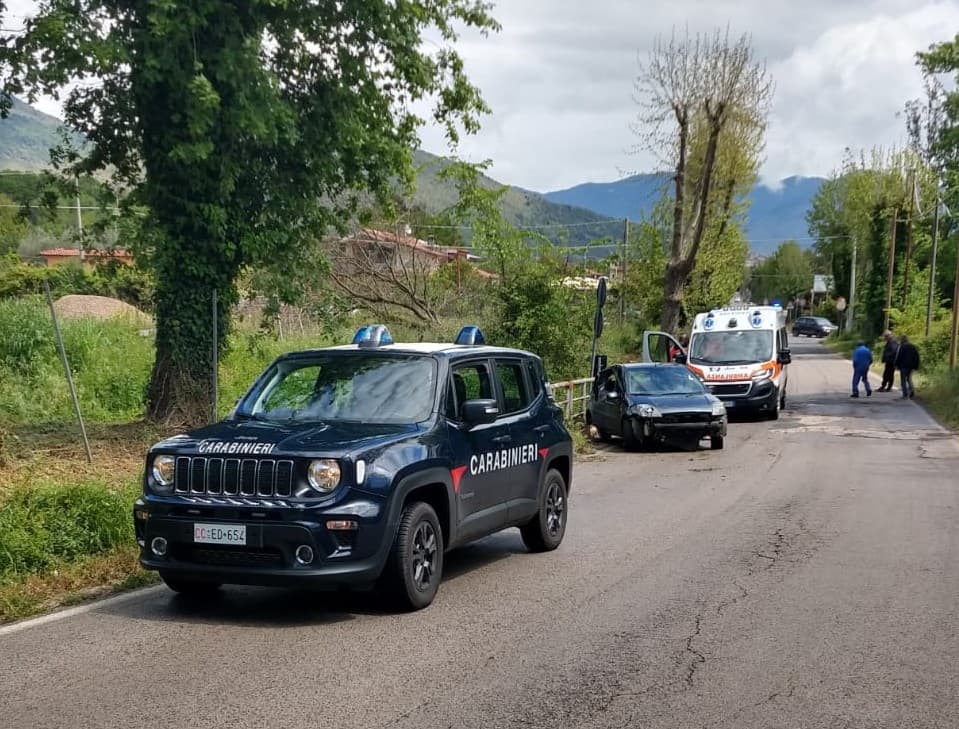 Incidente stradale: conducente trasportato in ospedale