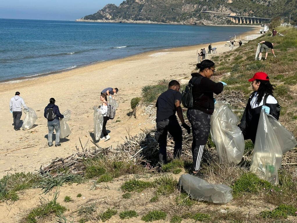 Gaeta, i militari americani hanno ripulito la Montagna Spaccata