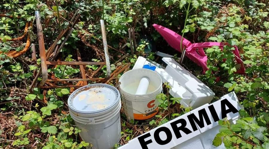 Formia, Monte Redentore: degrado e rifiuti dove non dovrebbero esserci