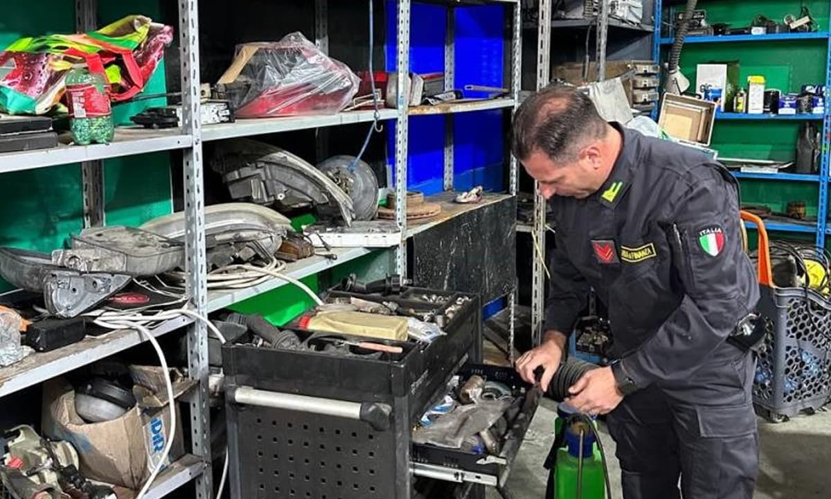 GDF LATINA: SCOPERTE AUTOFFICINA E DISCARICA ABUSIVE. TRATTO IN ARRESTO IL TITOLARE