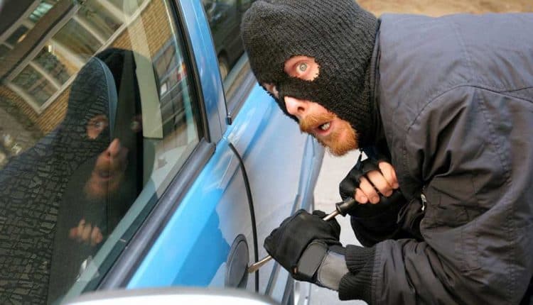 Denuncia il furto della propria autovettura. I Carabinieri scoprono che è tutto falso. La vicenda in Provincia di Latina