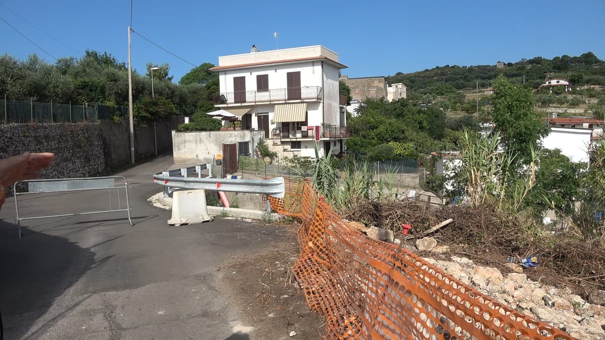 Lavori via del Colle. Intervento dell' Assessore Coscione e del Sindaco Leccese