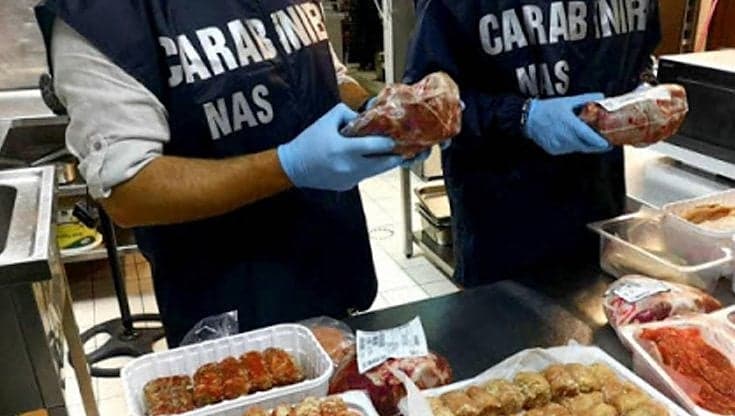 Nas in azione nei ristoranti a Ponza. Trovati prodotti ittici e carnei scaduti e privi di tracciabilità