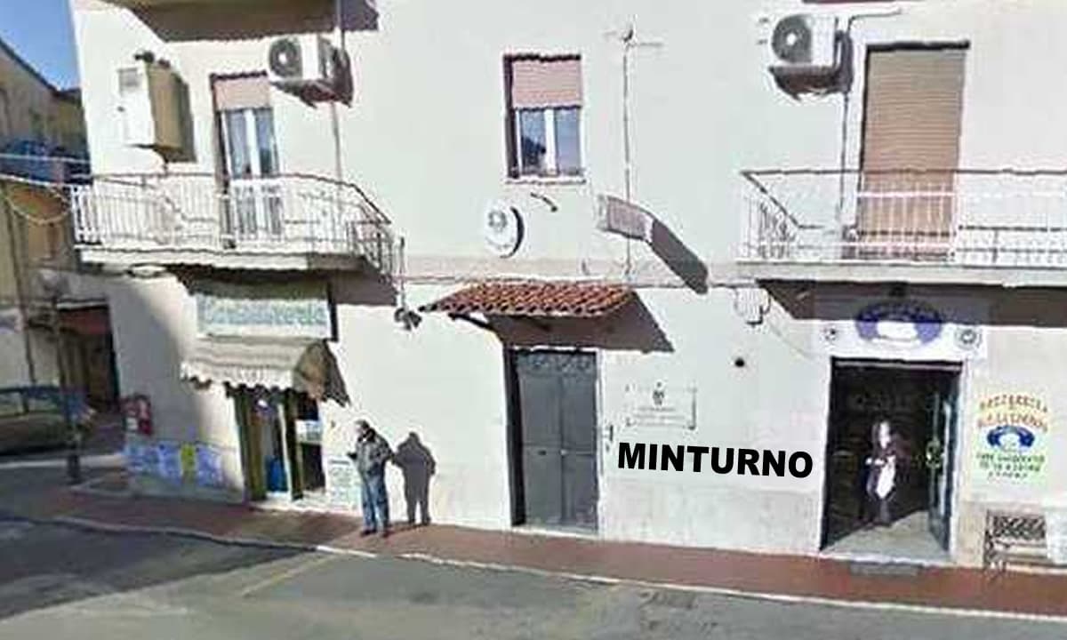 Minturno, Arrestato 33enne: si presenta in caserma lamentandosi del fatto che i Carabinieri avevano rimosso l'auto dalle Sieci e prolifera parole offensive