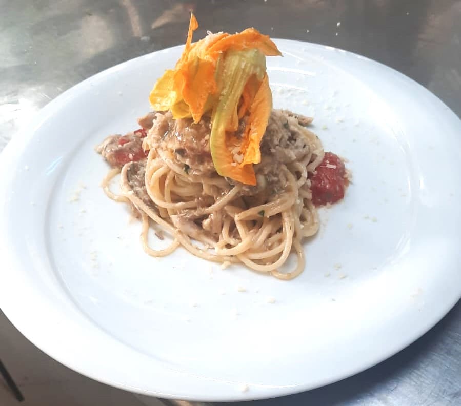 Spaghetti alla procidana. Una ricetta facile e gustosa