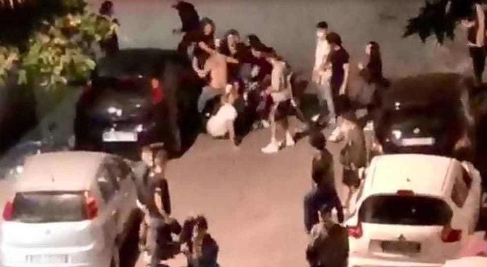 Rissa a Fondi, il Questore adotta due provvedimenti di Daspo Urbano
