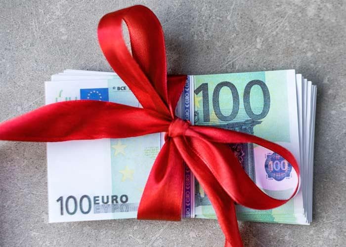 Carta della Cultura 2025: al via il bonus da 100 euro per libri e cultura tramite l’App IO. Ecco come funziona e chi può richiederlo