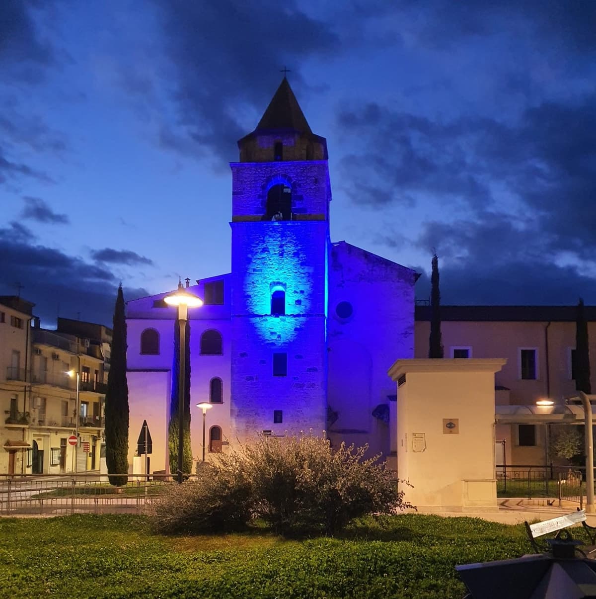 Fondi, Dislessia: monumenti illuminati di blu per sensibilizzare alla prevenzione