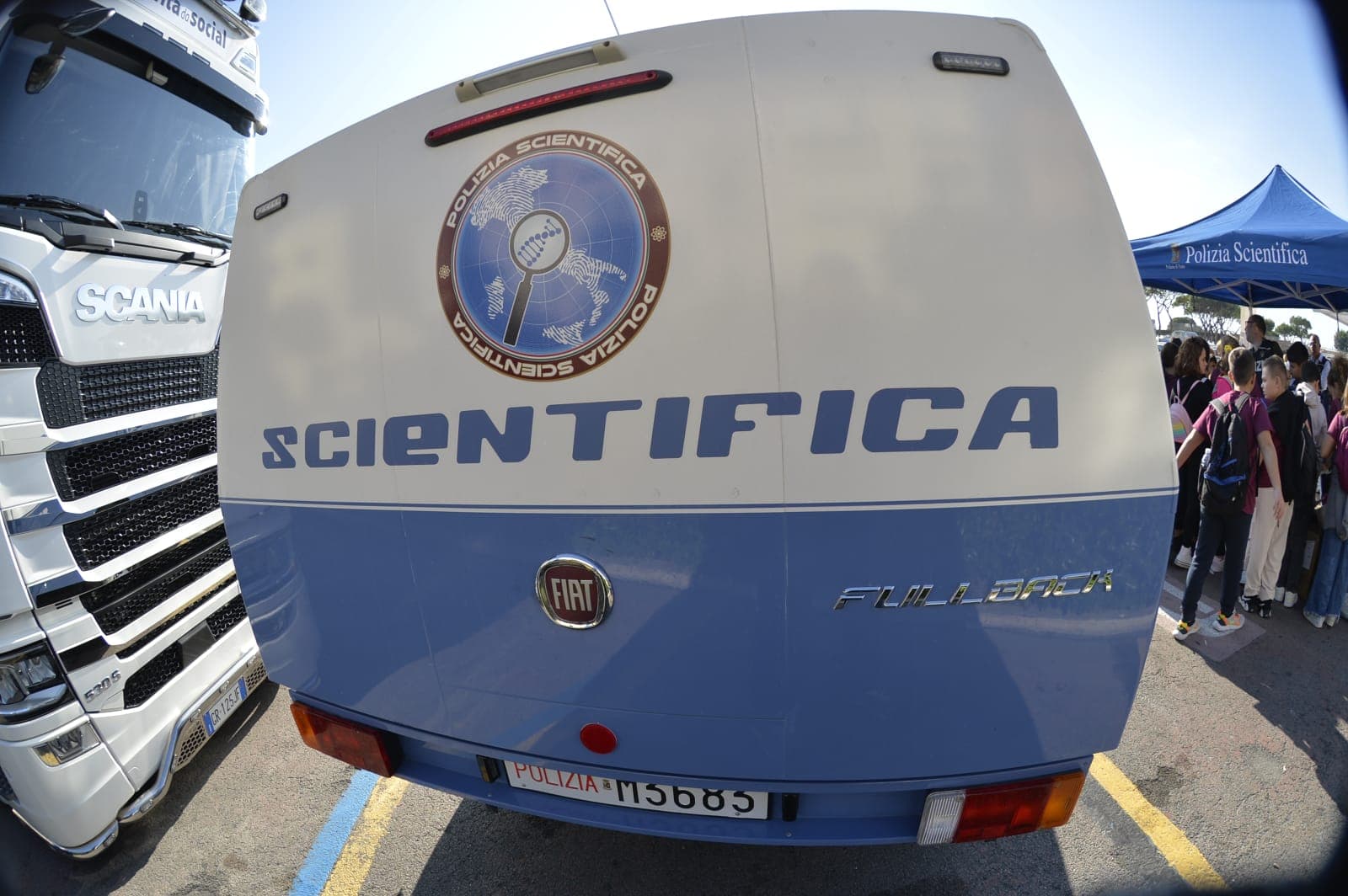 Formia, “Una Vita da Social”: la Polizia di Stato in piazza a parlare di educazione alla legalità con gli studenti