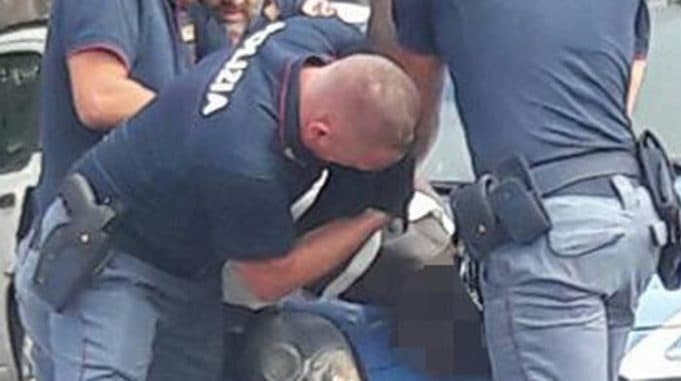 Fondi - Colpisce al volto il compagno della madre della fidanzata della poi si scaglia contro gli agenti intervenuti