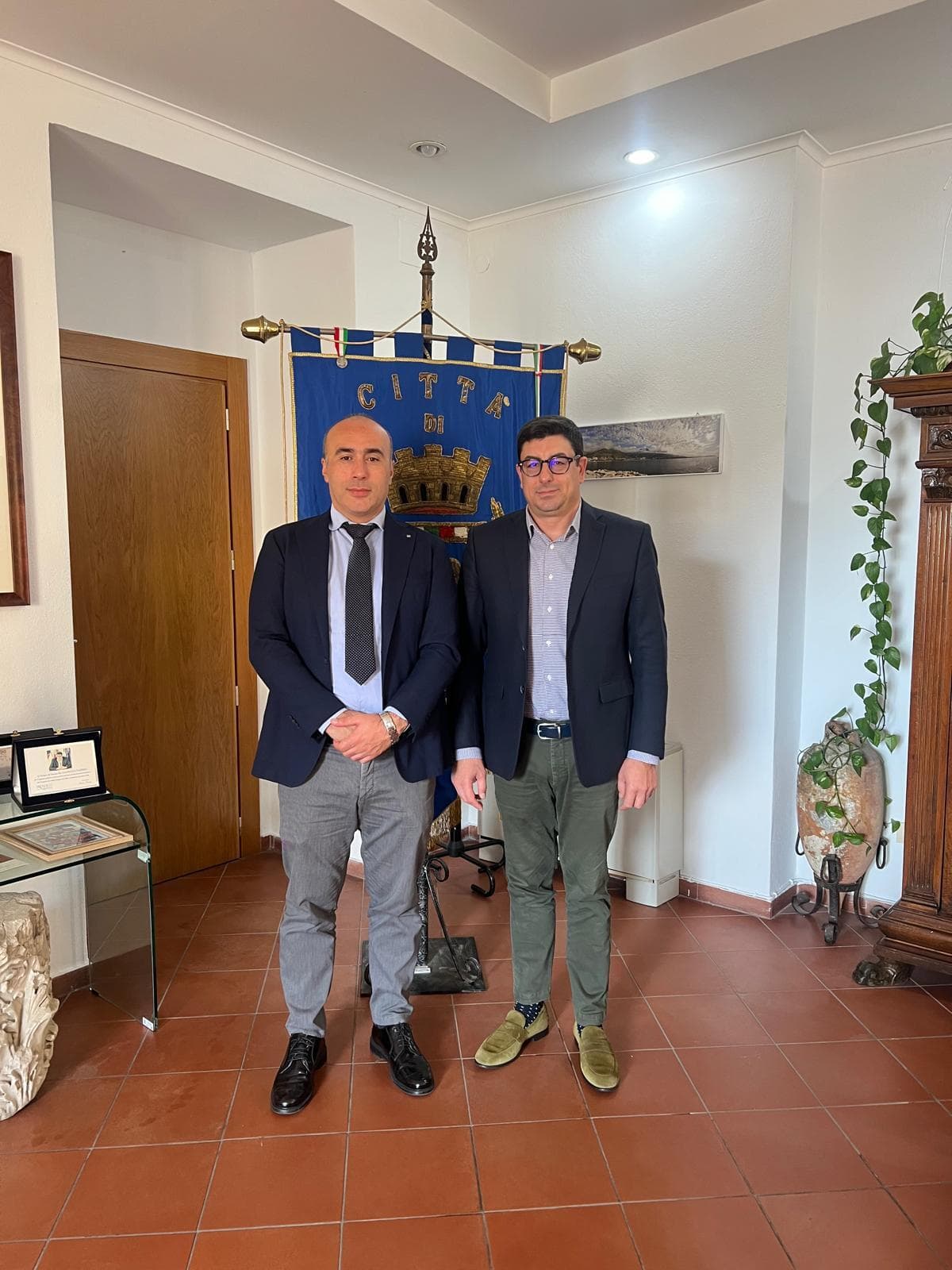 Il Sindaco Gianluca Taddeo ha incontrato in Comune il nuovo Dirigente del Commissariato di Polizia di Formia, dottor Paolo Gemma