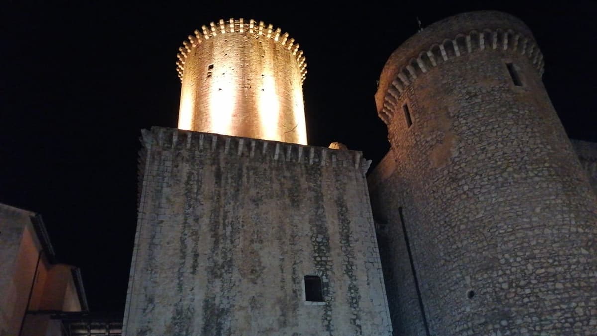 Al via “Illumina Novembre”: monumenti bianchi e impegno nel divulgare messaggi di informazione e sensibilizzazione