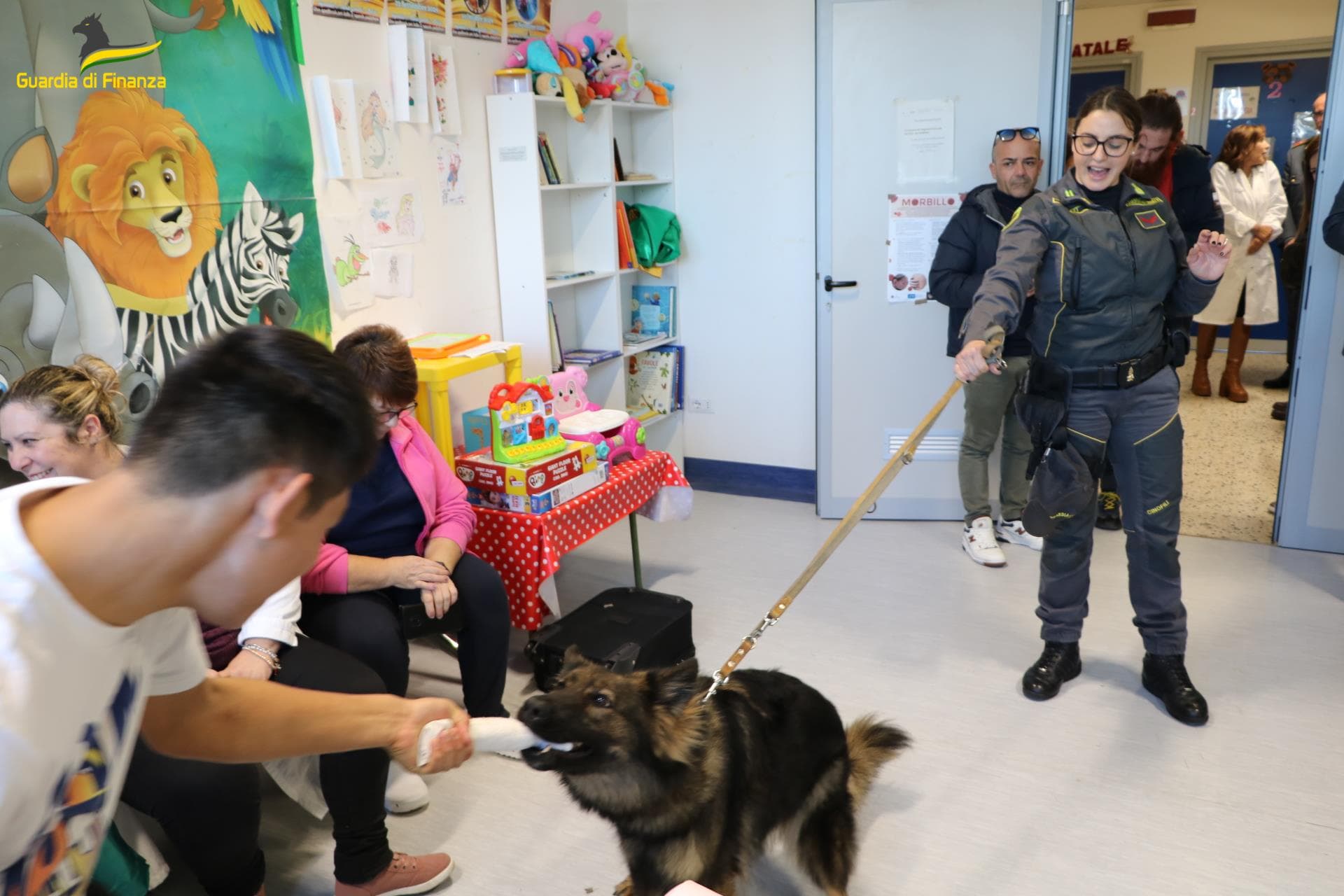 GDF LATINA: VISITA AI PICCOLI PAZIENTI DEL REPARTO PEDIATRIA DELL’OSPEDALE SANTA MARIA GORETTI DI LATINA