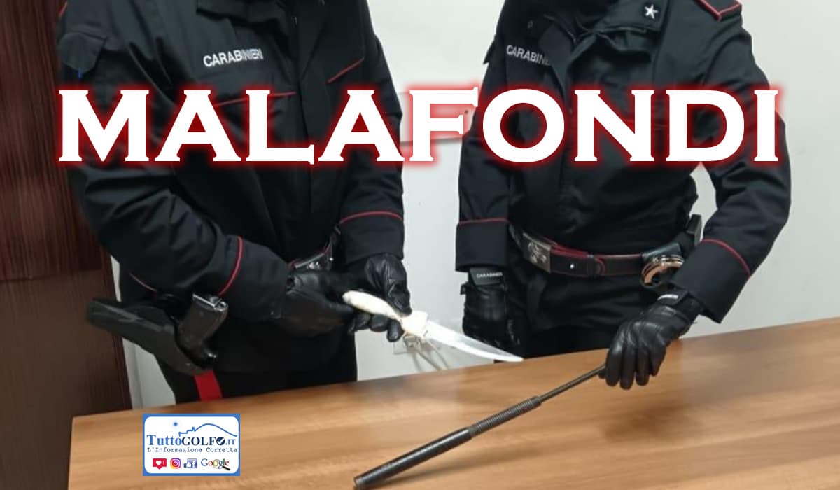 Fondi - I Carabinieri trovano sotto la sella dello scooter un coltello da macellaio ed uno sfollagente. Denunciato
