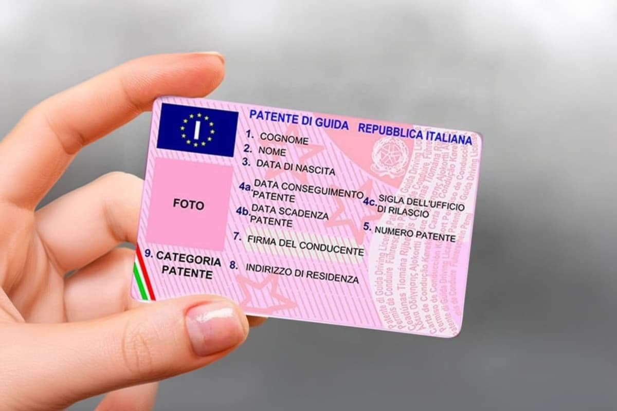 Falsificavano gli esami per la patente dietro il pagamento di somme di denaro. Nei guai alcune autoscuole