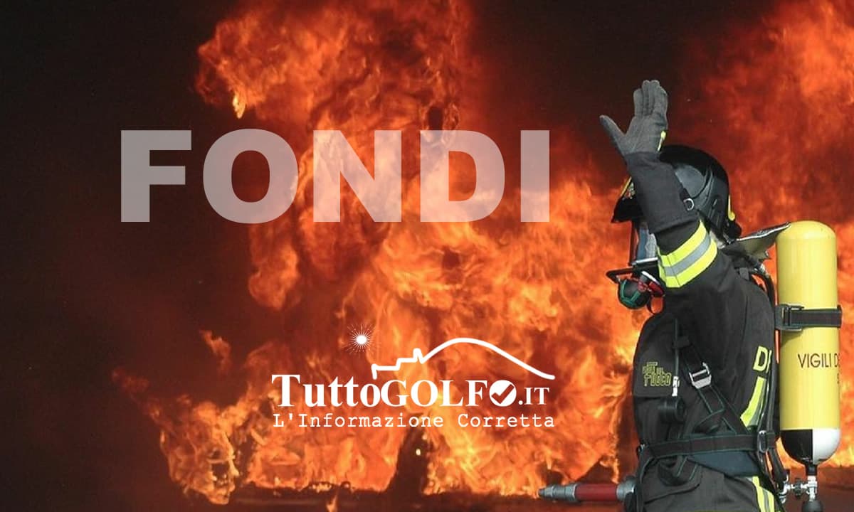 Fondi - Gettano del liquido sulla porta d'ingresso e gli danno fuoco. Indagini in corso